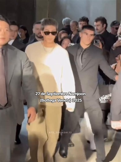 📍SE VIENEN LOS MEJORES DESFILES DE MODA POR #BTS 🔥💋 . . . . . . . #BTS #btsarmy #btsarmyforever #btsarmychallenge #BTSジン #btsupdatechallenge #bangtan #bangtanboys #bangtansonyeondan #armybts | One Heart Purple -LP-