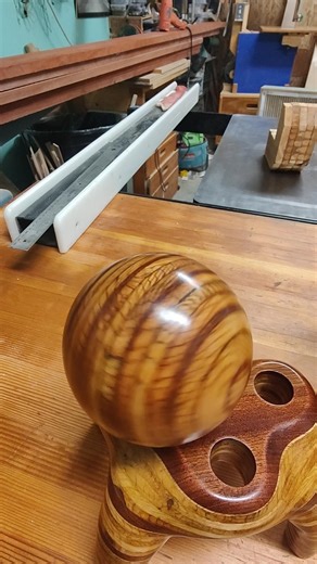 playing around with interesting plywood thingy I've made #wood #diy #fidget #spin