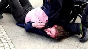 Thousands rally against German COVID-19 lockdown