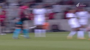 O Athletico venceu o Botafogo por 1x0 com esse GOLAÇO de Alex Santana. Volta ao G4 do Brasileirão. O Botafogo conhece a sua segunda derrota, mas ainda é líder. | Doentes por Futebol