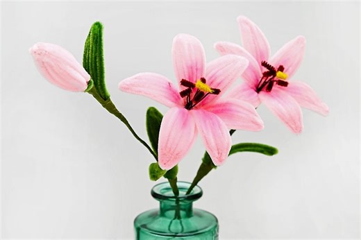 Pipe Cleaner Lily - Easy Flower Craft with Pipe Cleaners