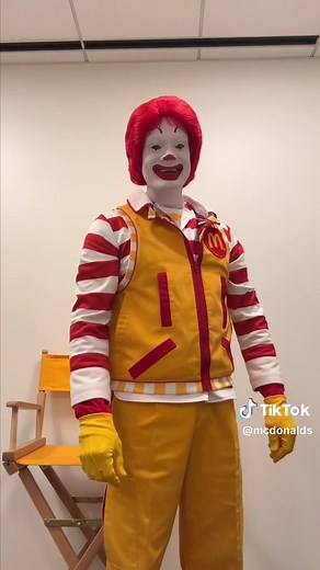 turning duets on for this one #grwm #ronaldmcdonald #mcdonalds #makeup
