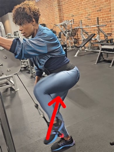 HIGH PULLEY CABLE KICKBACK = glute-ham tie-in work. The angle matters. The pause matters. The burn definitely matters. High-Pulley Cable Glute Kickbacks 🍑 Raising the cable changes the line of pull and keeps constant tension If you’re just swinging the leg, you’re missing the point. 👉 Angle matters. 👉 Tension matters. 👉 Tie-in work is intentional. #deejsfitnation #cablekickback #glutesworkout
