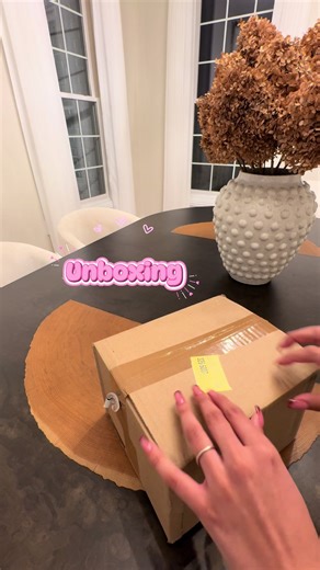 Unboxing the Canon SX740HS Camera