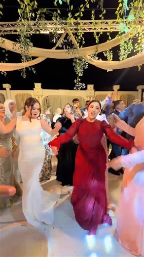 شيرا و بنات شبرا😂💃🔥#shortvideo #expolorepage #dancevideo #weddingdress #foryou