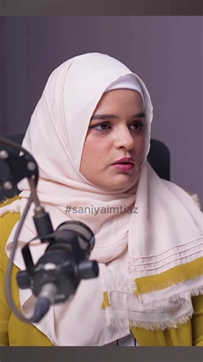 Online vs Hardcopy 🤔 Our eyes and necks are crying out for a break! 😩 Even though soft copies are convenient, is it worth the extra screen time when our health is already taking a hit? Maybe it's time to swap the scroll for the solid. . . . . #saniyaimtiaz #PBRC #OnlineVsHardcopy #DigitalDetox #BookLover #ReadingHabits #HealthFirst #ReadingDebate #SoftCopy #PhysicalBook | Saniya Imtiaz