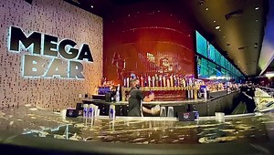 Bringing some high energy to your Monday. 🙌🏻 There’s no bad spot at Nevada’s longest indoor bar. Spanning 165 feet, complete with 46 double-stacked TVs, 120 beer taps, and our talented flair bartenders, the options for your Vegas getaway just narrowed. MEGA BAR awaits. 🍻 #CircaLasVegas #MEGABAR #DTLV | Circa Las Vegas