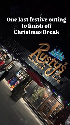 @rustyslakesidepub really is a special place and 100% worth the drive. The igloos were something we really wanted to do and tonight we ran over on basically no notice and it turned out to be one of my favorite memories from this Christmas season. We talked about our goals for the year and stuffed our bellies while we enjoyed the lights and the decor. And yes, Dolly came too 🥰. Hope your break was awesome. Reality is coming! | Laura Shonk, Realtor