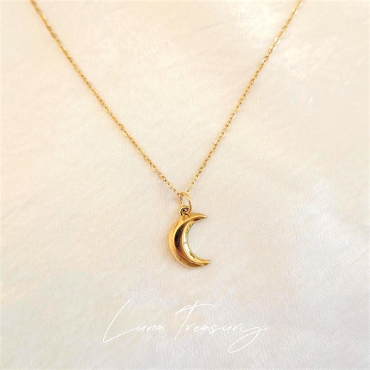 18K Gold Crescent Moon Pendant Necklace: Minimalist Celestial Charm | Valentine - Etsy UK