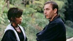 A Surprisingly Awesome Fight Scene from the Movie “The Bodyguard” - TVovermind