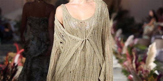 Le tendenze dell'estate sfilano in riva al mare