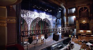 18K views · 432 reactions |  Do you wanna build ... the entire world of Arendelle?! ❄️ It took over 60 people 50 days to install this extraordinary set at the stunningly beautiful Theatre Royal Drury Lane. Get ready, London. We're nearly ready for you! #FrozenLondon | Frozen - The Musical | Facebook