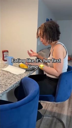 When it’s your first time eating corn 😂🧡7️⃣