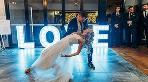 Groom shocks bride with his flashmob dance