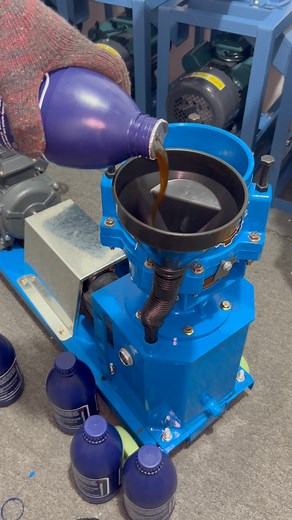 ⚙️ Smooth operation starts with the right lubrication! Gear oil para sa mas matibay at mas produktibong Pelletizer machine! | Agro Pinoy Tv