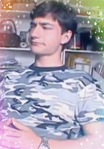 Zero Day actor shirt reaction explained