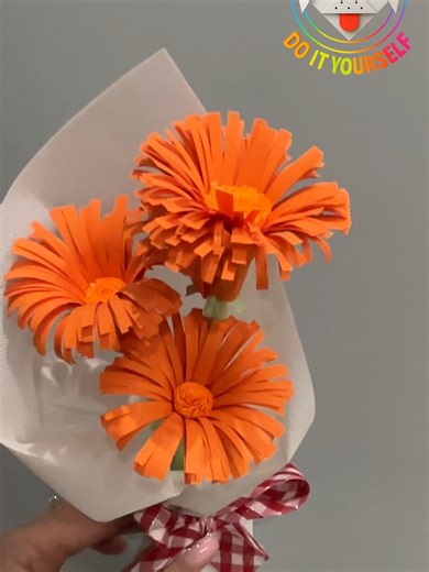 🌼 “Sunset Spark DIY Bouquet – The 5-Minute Paper Flower #craft_diy_life #doityourself Looking for a cute, affordable gift that actually looks expensive? This Sunset Spark DIY Bouquet is made from simple paper but looks like a boutique floral arrangement! 🌼✨ Perfect for: Mother’s Day Teacher gifts Birthdays Valentine’s Day Just because 💛 It takes only minutes to make, costs almost nothing, and the result is absolutely stunning. Save this idea for your next handmade gift! 💡 Beginner-friendly �