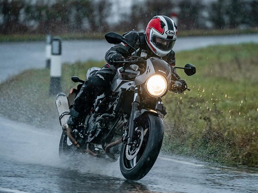 Expert guide to riding a motorbike in the rain