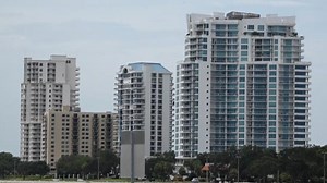 Florida bill would allow homeowners to dissolve HOAs, triggering sharp debate over neighborhood control