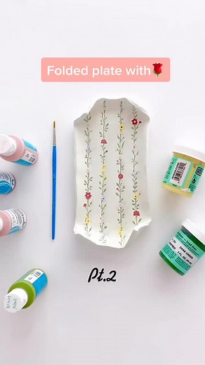 Draw floral vines with ceramic paints🌿🌹[Folded rectangular plate PT.2] #learnontiktok #tiktokpartner #painting #tips #edutok