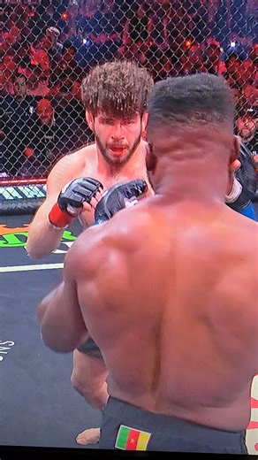 LINS vs NGANNOU KNOCKOUT WIN! #youtubeshorts #mma #netflix