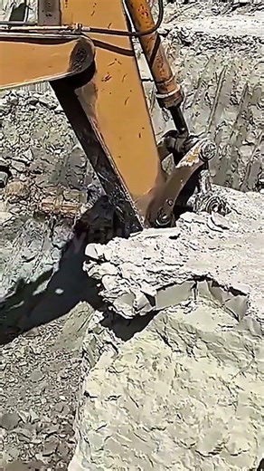 CAT 245B FULL POWER Loading Overburden! 🔥 #earthmoving