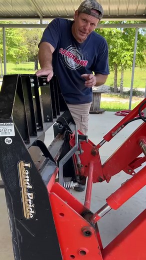 How Tractor Loader Quick Attach Works. #quickattach #kubota #kubotacountry #kubotaua #tractor #compacttractor #easy #implements Mechanix Leather Gloves: https://amzn.to/3HjoZZf | Piney Grove Homestead and Mini Farm