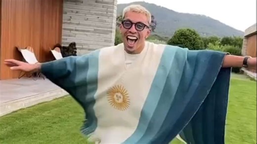De Catamarca al mundo: Lisandro Martínez y su poncho 100% argentino