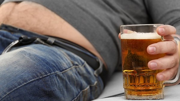 Nicht unbedingt Alkohol: So entsteht der Bierbauch