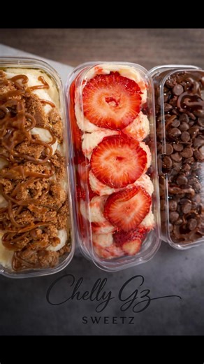 While the kids celebrate, the parents deserve a treat too! 🍓🍫🍪 This trio was made just for the busy parents of the birthday girl. Chelly Gz Sweetz makes every celebration sweeter! #chellygzsweetz #events #cakebar #lasvegas