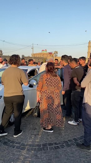Exploring Urban Gatherings: Conversations by a Sedan