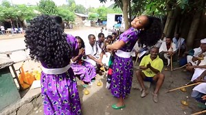 Best Ethiopian Wollo traditional music by Amare Dessie Lay new betwa እንዴት ነው ሀገሬ ወሎ ገራገሩ የሚመጀኑበት አድባሩ ደብሩ ከቅቤው ከማሩ ከሸቱ ቀምሼ ናፍቆቱ ዙሮብኝ ሲያከፈኝ አመሸ ደሴ ላይነው ቤቷ የሚያምረው አንገቷ ወሎየዋች ተጋበዙልኝ ❤👇 ---------- ከወደዱት ላይክ ወይም ሼር ያድርጉ | RayaTube