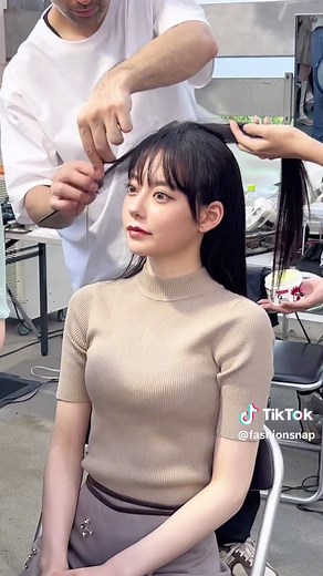 YouTuberのなごみさんが、「ティート トウキョウ」のファッションショーの舞台裏に潜入！💖 モデルと一緒にヘアメイクをした後、本番前のリハーサルを見学しました👗✨ @Nagomi #nagomi #なごみ #tiittokyo #ティートトウキョウ #fashionshow #fashion #ファッションショー #ファッション #バックステージ #backstage #fashionweek #rfwt