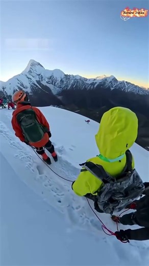 Everest Close Calls: One Slip Near The Drop #everest #mountaineering #closecall