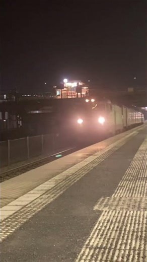 Green cargo Rc4P passerar förbi Flemingsberg, filmat med ‪@Mr.Rc6-1352‬ och ‪@Tågspaning‬.