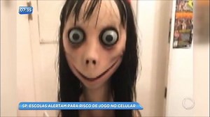 297K views · 2.4K reactions | Desafio da Boneca Momo: escolas alertam para risco do jogo virtual. A figura assustadora é usada para fazer vítimas por meio de aplicativos de celular Veja todas as reportagens do SP no Ar em PlayPlus.com • Acompanhe a programação da Record TV 24h por dia e as íntegras de todos os programas pelo celular, tablet ou computador. Acesse: PlayPlus.com | RECORD | Facebook