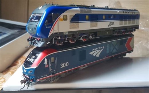 Sinomodel的小猪和百万城的alc42梦幻共演～ho比例火车模型视频～中国铁路df11g与美铁Amtrak滴alc42～铁道鉄道鐡道轨道交通十六番火车迷～