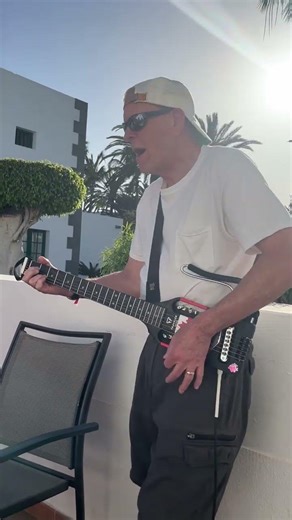 Breakfast in America, Supertramp. Live cover by Robin Smith