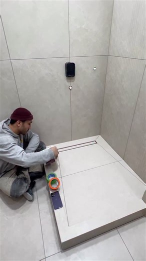 Нодир | Плиточник on Instagram: "Dushavoy poddonimizga ozilar baxo berilar 🫰. Bexijolat aloqaga chiqiloradi ✅ +998978140808 @ntile_servis"