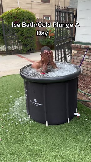 Ice baths are a game changer. This is just one of the many ways you can recover. Let me know if y’all need any other recovery recommendations 💪🏾 #coldplunge #icebath #recovery #athlete
