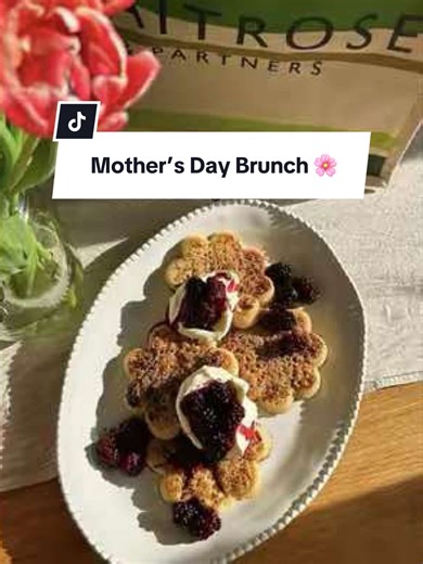 Flowers you can actually eat? Say less 😍 Brûléed Flower Crumpets are perfect for the Mother’s Day brunch menu. #waitrose #homeoffoodlovers #brunch #mothersday #foodlover
