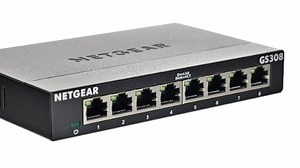 NETGEAR GS308 LAN Switch 8 Port Netzwerk Switch (Plug-and-Play Gigabit Switch LAN Splitter, LAN Verteiler, Ethernet Hub lüfterlos, robustes Metallgehäuse mit Ein-/Ausschalter), Schwarz