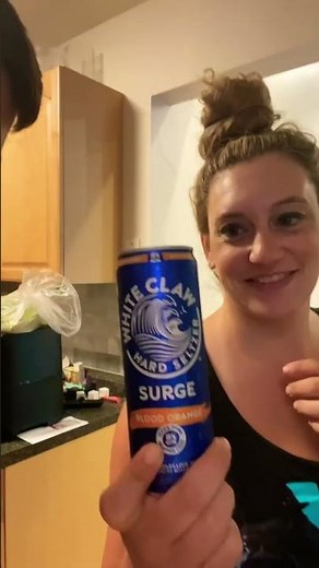 Kitty’s first taste and review of White Claw Surge Blood orange
