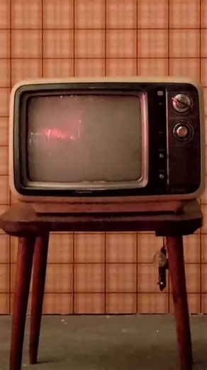 🔥 VOLVEMOS A MADRID 🔥 📍 Espacio Rastro Madrid 📅 15 de marzo 👕 Ropa a 30€/kg 🧥 Converse 15€/pcs 👖 Vaqueros Levis / Wrangler/Lois/Lee. 15€/pcs 🕘 De 9:00 a 16:00 📌 C/ San Cayetano, 5 – Madrid Nos vemos en nada⭐️🕺🏻. #modacircularlaperxa #VolvemosAMadrid #RastroMadrid #VintageMadrid