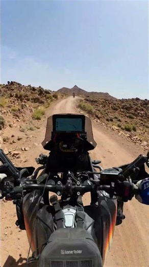 The terrain in Jbel Saghro sometimes catched me off guard 😅🇲🇦🌵📍Jbel Saghro, #Morocco 🇲🇦