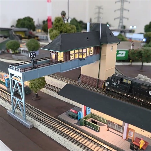 N Scale Signal Tower Complete