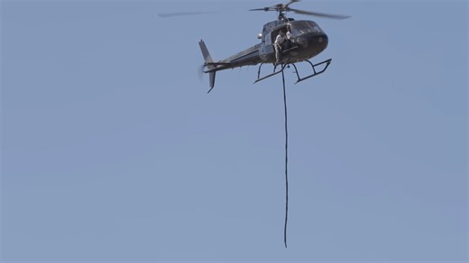 Watch what happens to a rope hanging from a helicopter at 60 mph