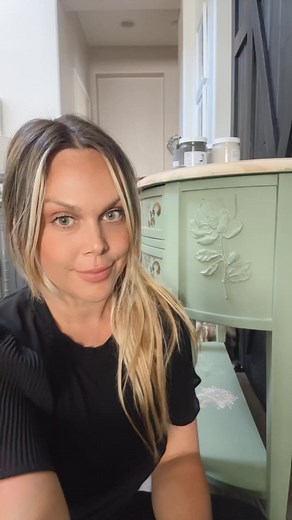 1.1K views · 18 reactions | Gold wax with me! Using my favorite gold...