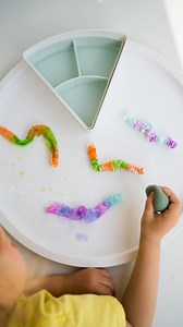 Watch the wiggly caterpillars grow huge as they absorb the water! 🐛 . This is so much fun and so easy to do, especially if you get the kids involved in the colouring! . Once the kitchen towel has been decorated with felt tips wrap it around a skewer or something similar. Don’t wrap it too tightly as it won’t work as well. Push both ends up on the skewer to make the caterpillar as small as possible before pushing it off the skewer. . Lay the caterpillars on the PlayTRAY lid and invite them to sq