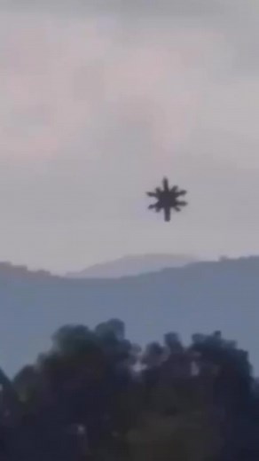 975K views · 4.4K reactions | #ufos #aliens #ufo #video #ovnis #secret #alien #space #fly | Find UFO | Facebook